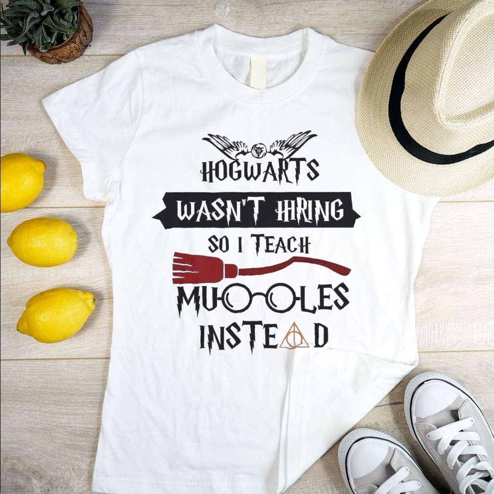 Super cute Gary potter hogwarts tee